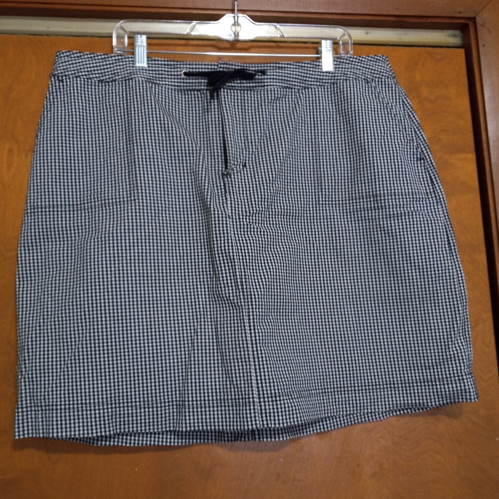 C.J. Banks 18W black/white gingham skort